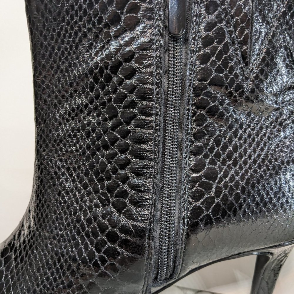 Torrid Black Snakeskin Print Pointed Side Zip Bootie Boot - size 10 Wide - NWT - Picture 4 of 12